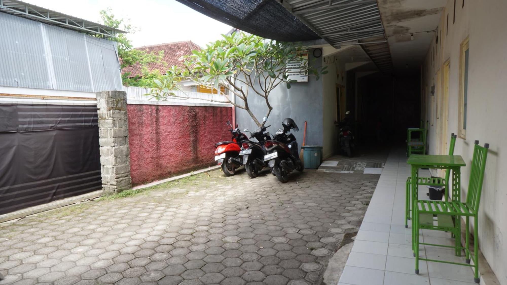 Spot On 92860 Hunian 99 Hotel Banyuwangi  Buitenkant foto
